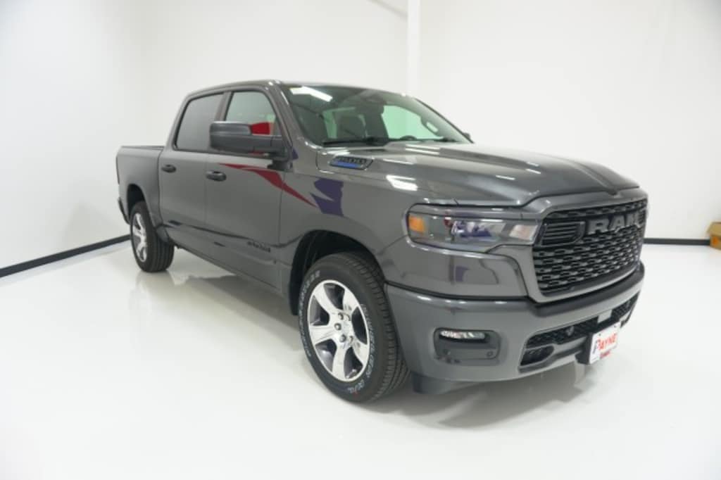 New 2026 Ram 1500 EXPRESS CREW CAB 4X2 5'7 BOX Pickup