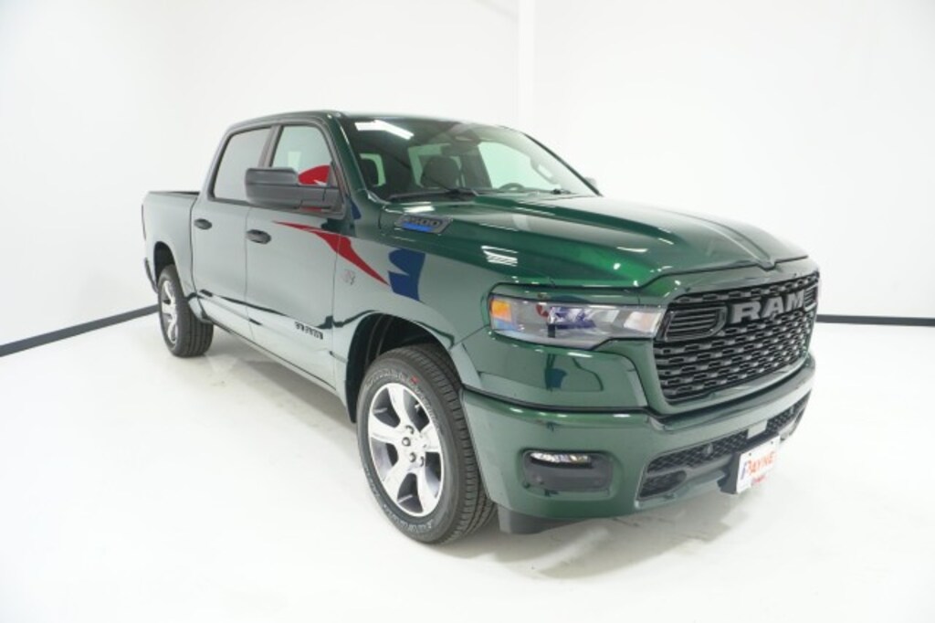 New 2027 Ram 1500 EXPRESS CREW CAB 4X2 5'7 BOX Pickup