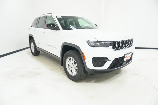 2025 Jeep Grand Cherokee Laredo photo 3