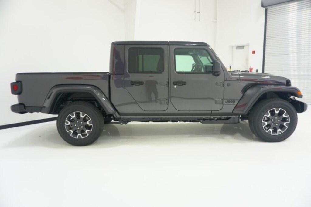 New 2026 Jeep Gladiator SAHARA 4X4 Pickup