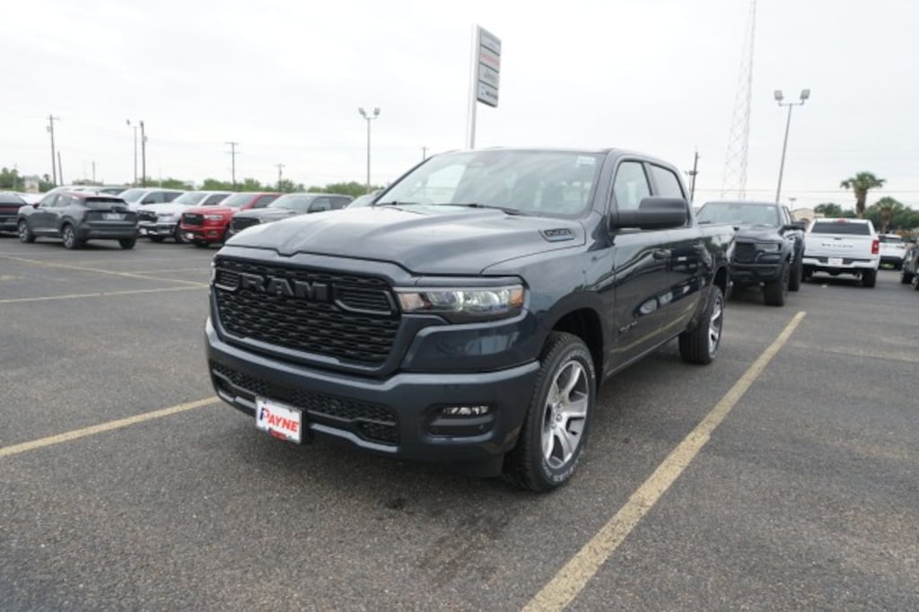 New 2026 Ram 1500 EXPRESS CREW CAB 4X2 5'7 BOX Pickup