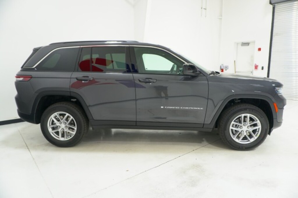 New 2025 Jeep Grand Cherokee LAREDO X 4X2 Sport Utility