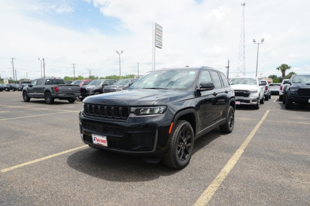 New 2026 Jeep Grand Cherokee LAREDO ALTITUDE 4X2 Sport Utility