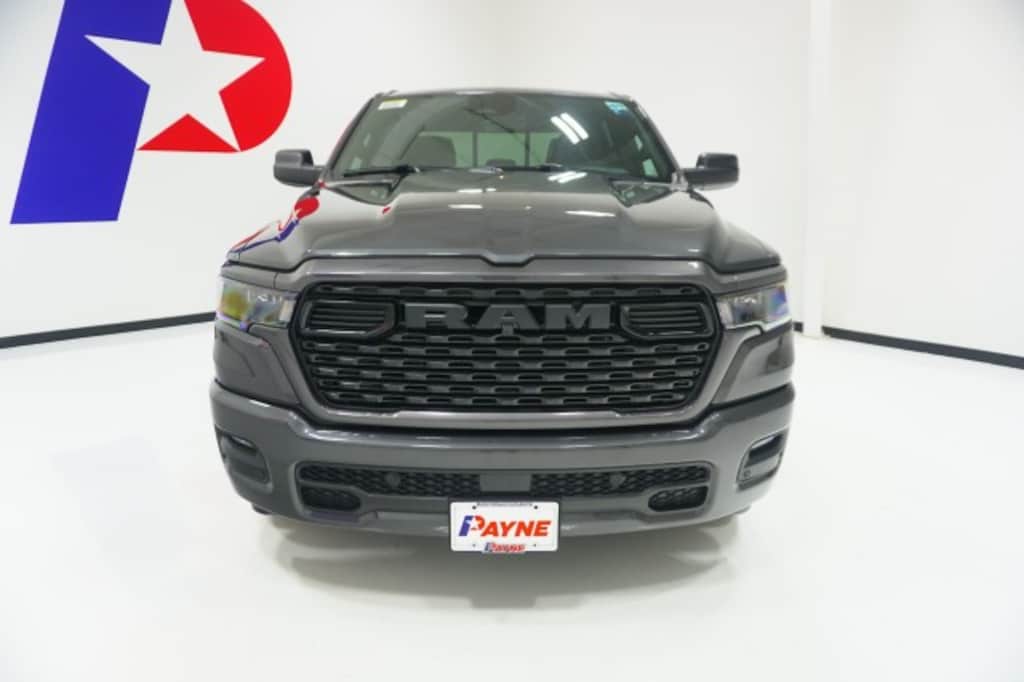 New 2026 Ram 1500 EXPRESS CREW CAB 4X2 5'7 BOX Pickup