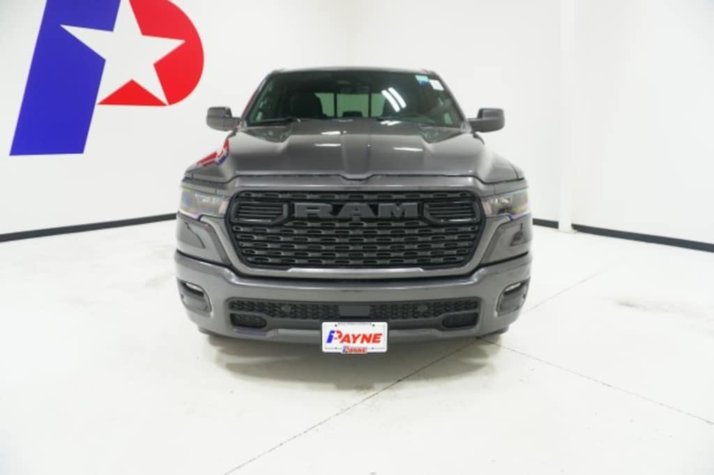 New 2026 Ram 1500 EXPRESS CREW CAB 4X2 5'7 BOX Pickup