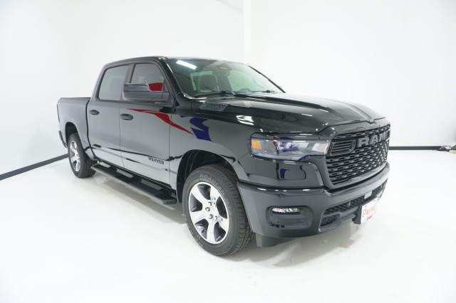 New 2027 Ram 1500 EXPRESS CREW CAB 4X2 5'7 BOX Pickup