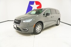 2025 Chrysler Pacifica SELECT Passenger Van