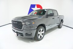 2026 Ram 1500 EXPRESS CREW CAB 4X2 5'7 BOX Pickup