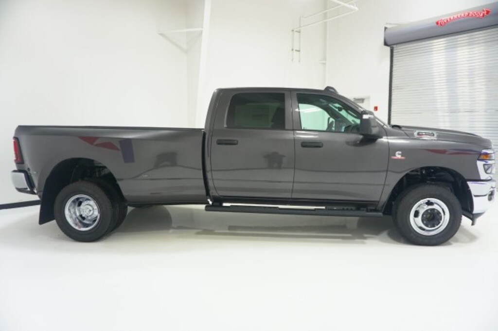 New 2026 Ram 3500 TRADESMAN CREW CAB 4X4 8' BOX Pickup