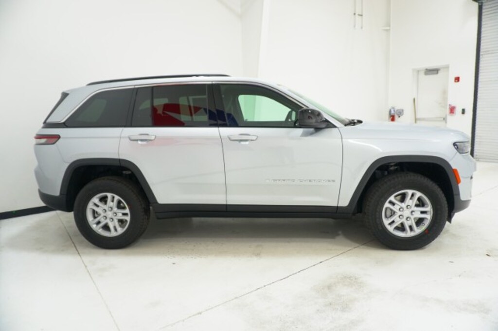 New 2025 Jeep Grand Cherokee LAREDO 4X2 Sport Utility