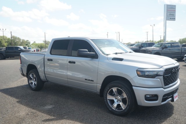 New 2027 Ram 1500 EXPRESS CREW CAB 4X2 5'7 BOX Pickup