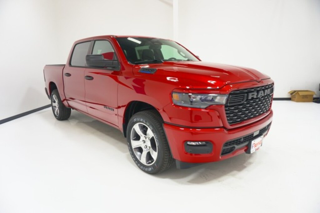 New 2026 Ram 1500 EXPRESS CREW CAB 4X2 5'7 BOX Pickup