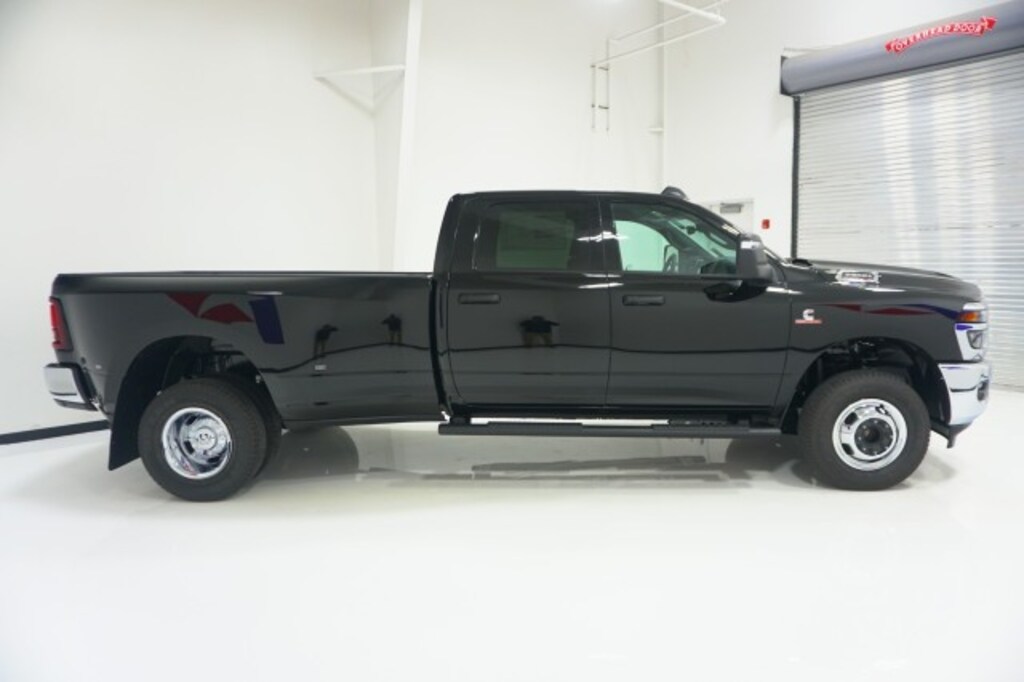 New 2026 Ram 3500 TRADESMAN CREW CAB 4X4 8' BOX Pickup