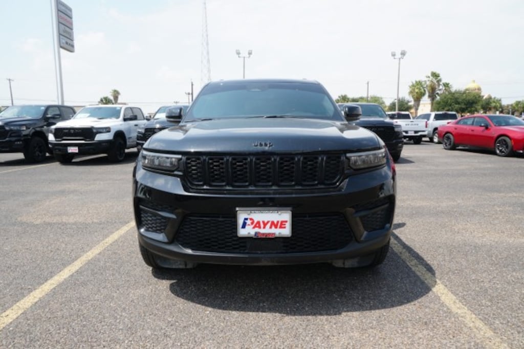 Used 2025 Jeep Grand Cherokee Altitude SUV