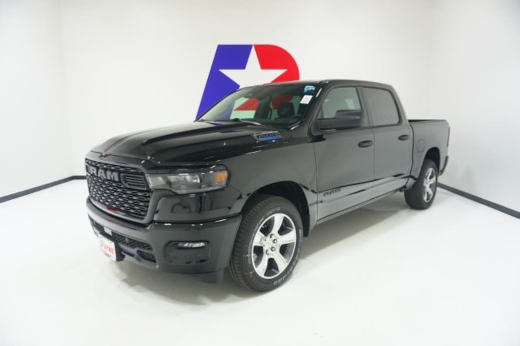 New 2026 Ram 1500 EXPRESS CREW CAB 4X2 5'7 BOX Pickup