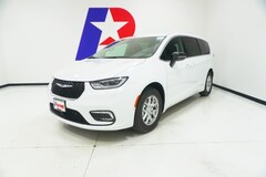 2026 Chrysler Pacifica SELECT Passenger Van