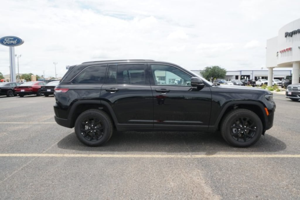 New 2026 Jeep Grand Cherokee LAREDO ALTITUDE 4X2 Sport Utility
