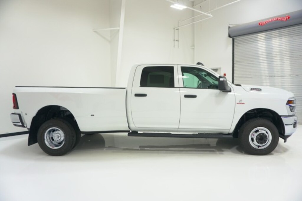 New 2026 Ram 3500 TRADESMAN CREW CAB 4X4 8' BOX Pickup