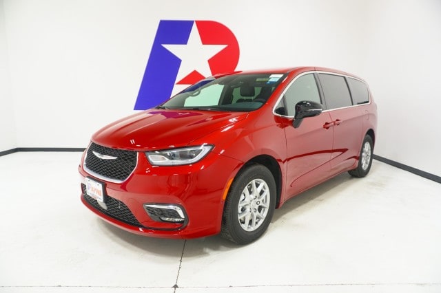 2026 Chrysler Pacifica Select's photo