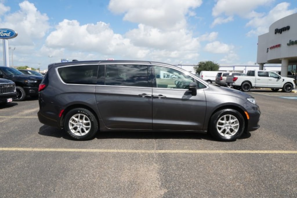 Used 2023 Chrysler Pacifica Touring L Minivan/Van