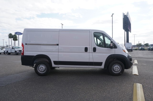 2025 Ram ProMaster 1500 Tradesman Cargo Van photo 3