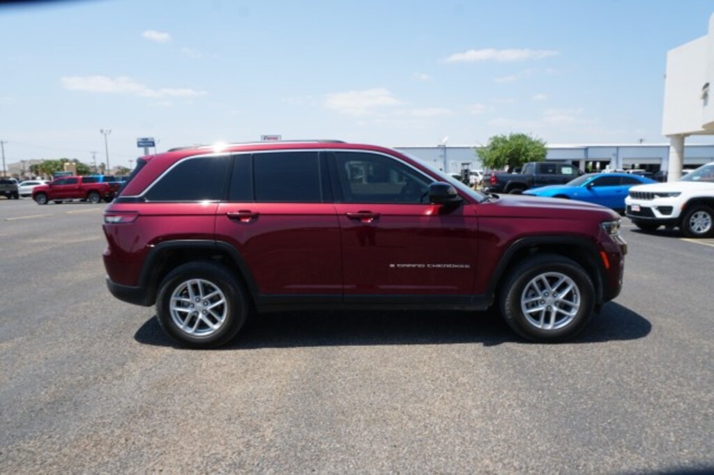 Used 2023 Jeep Grand Cherokee Laredo SUV