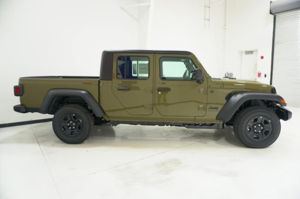New 2026 Jeep Gladiator SPORT 4X4 Pickup