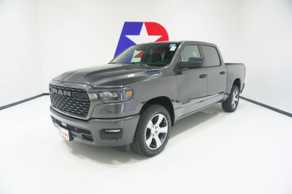 New 2026 Ram 1500 EXPRESS CREW CAB 4X2 5'7 BOX Pickup