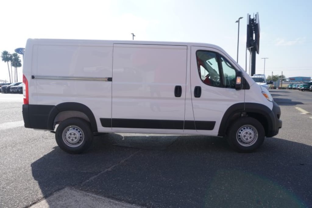 New 2025 Ram ProMaster PROMASTER 1500 TRADESMAN CARGO VAN LOW ROOF 136' W Cargo Van