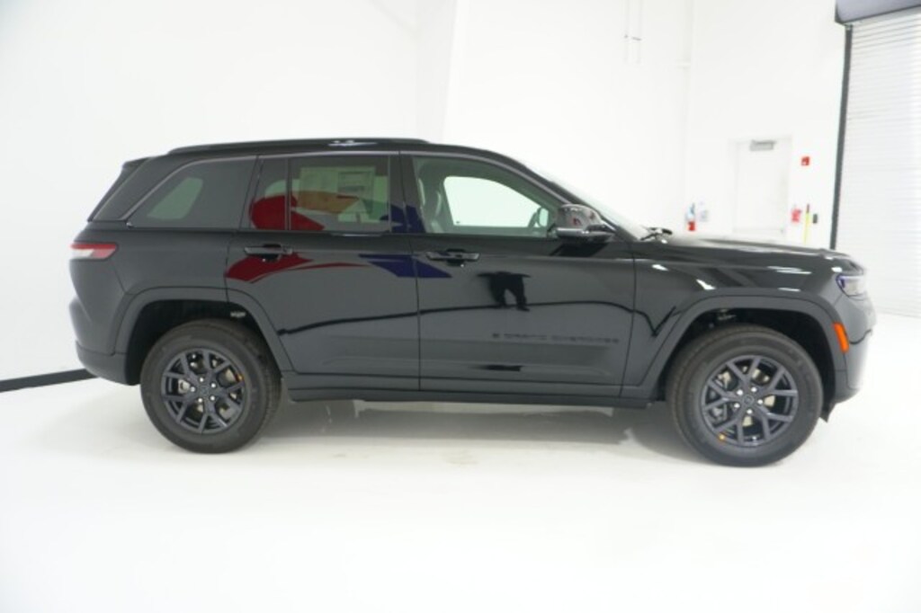 New 2027 Jeep Grand Cherokee Laredo Altitude Sport Utility