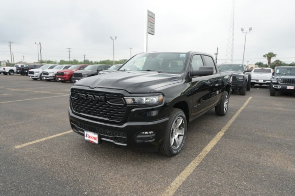 New 2026 Ram 1500 EXPRESS CREW CAB 4X2 5'7 BOX Pickup