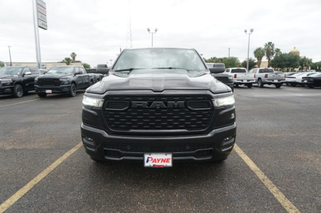 New 2026 Ram 1500 EXPRESS CREW CAB 4X2 5'7 BOX Pickup