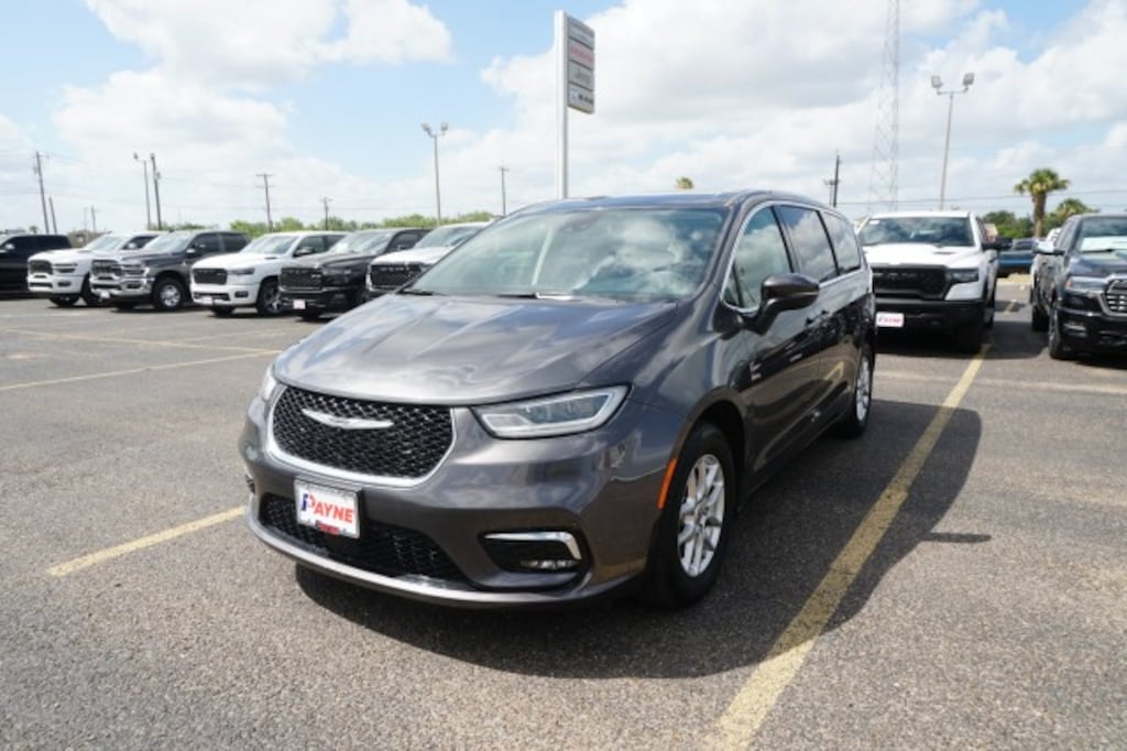 Used 2023 Chrysler Pacifica Touring L Minivan/Van