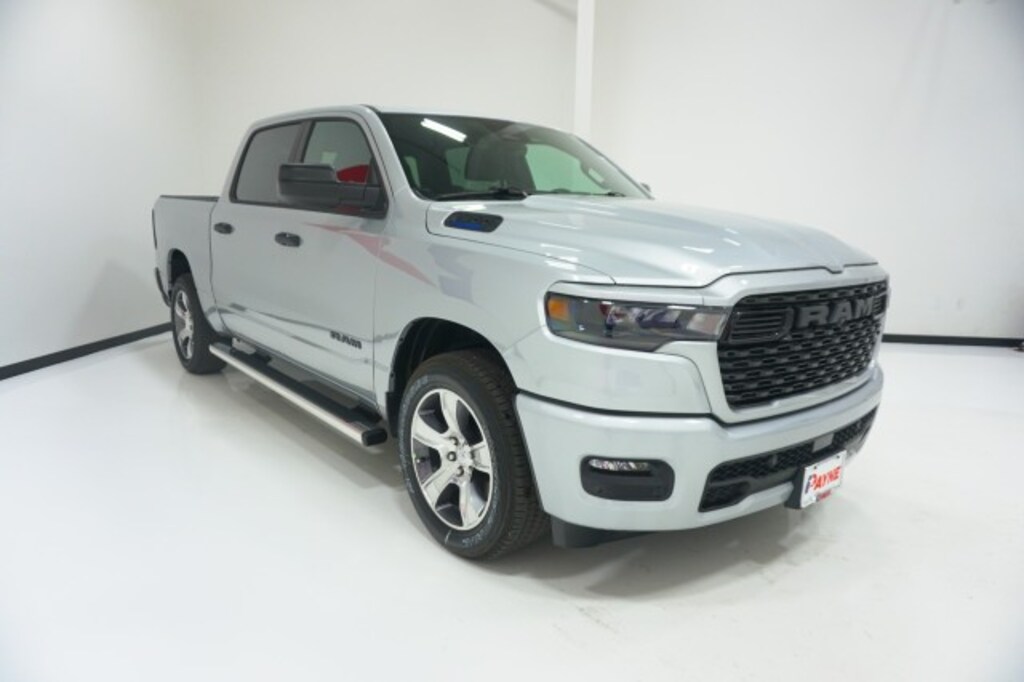 New 2026 Ram 1500 Express Crew Cab 4x2 5'7 Box Pickup