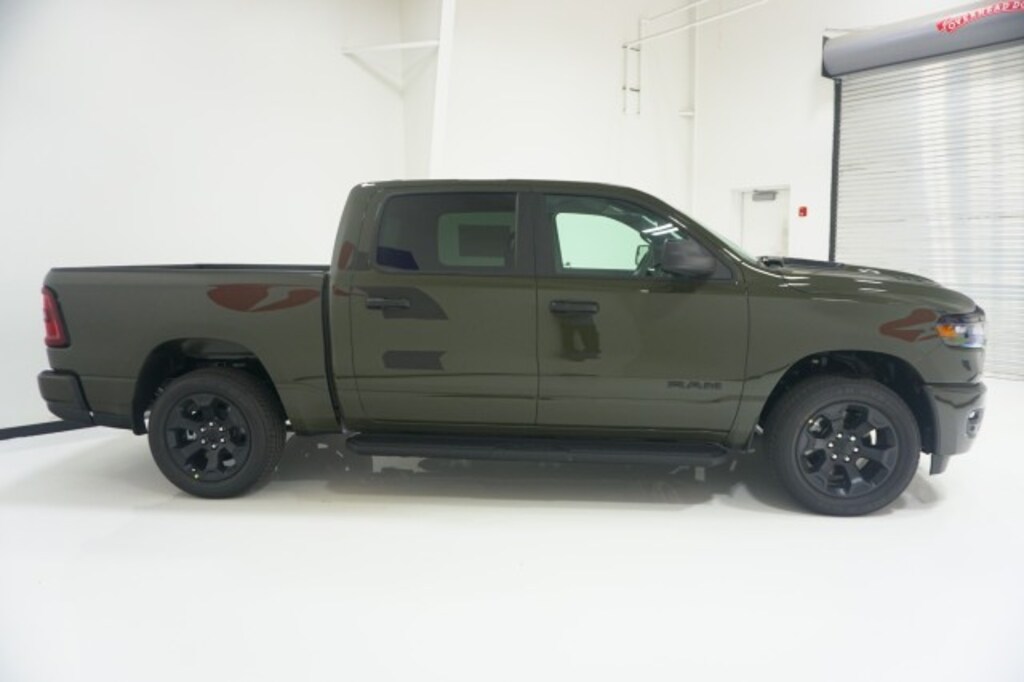 New 2026 Ram 1500 EXPRESS CREW CAB 4X4 5'7 BOX Pickup