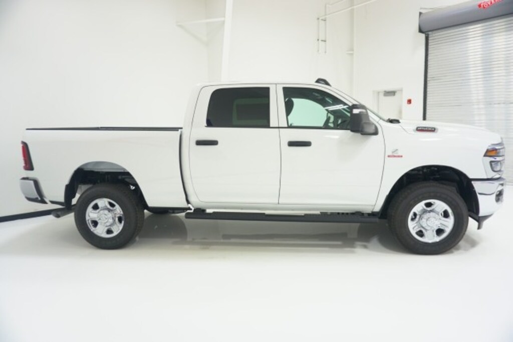 New 2026 Ram 2500 TRADESMAN CREW CAB 4X4 6'4 BOX Pickup