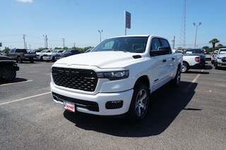 2026 Ram 1500 EXPRESS CREW CAB 4X4 5'7 BOX Pickup