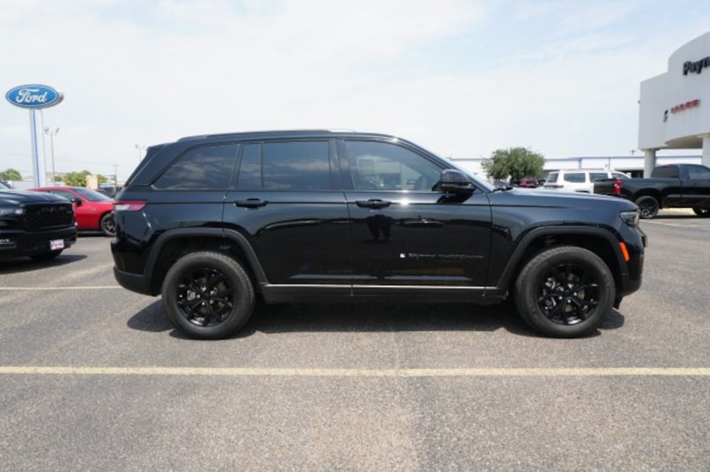 Used 2025 Jeep Grand Cherokee Altitude SUV