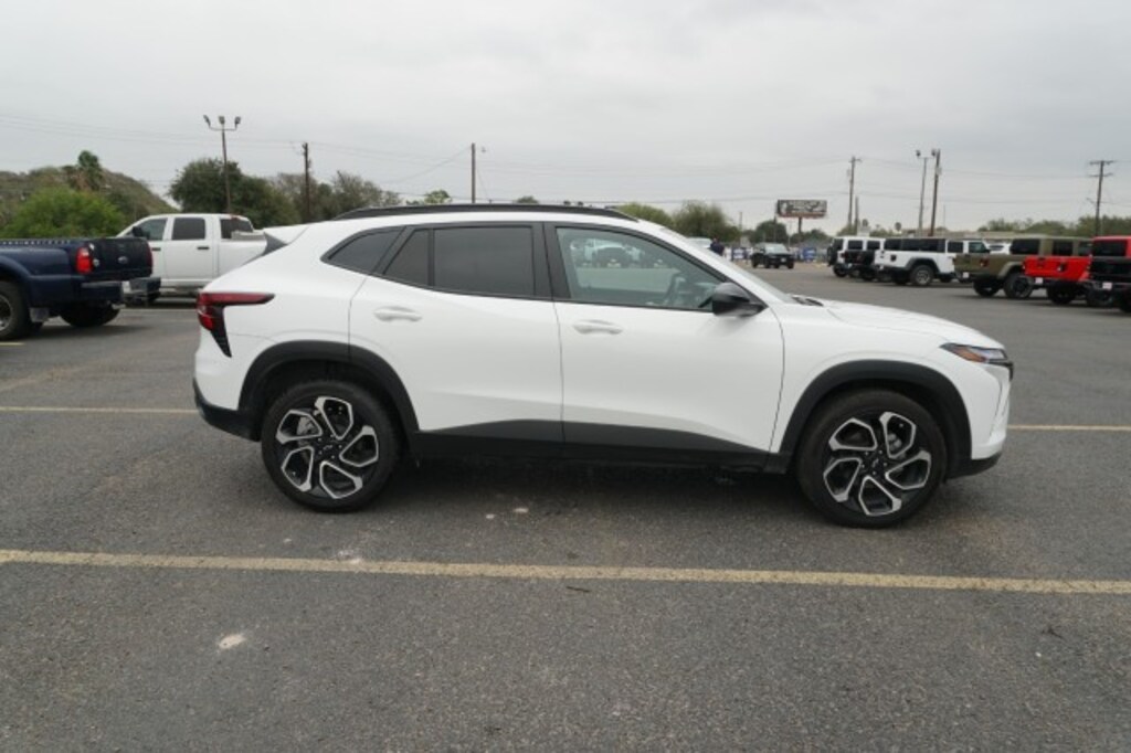 Used 2025 Chevrolet Trax 2RS SUV