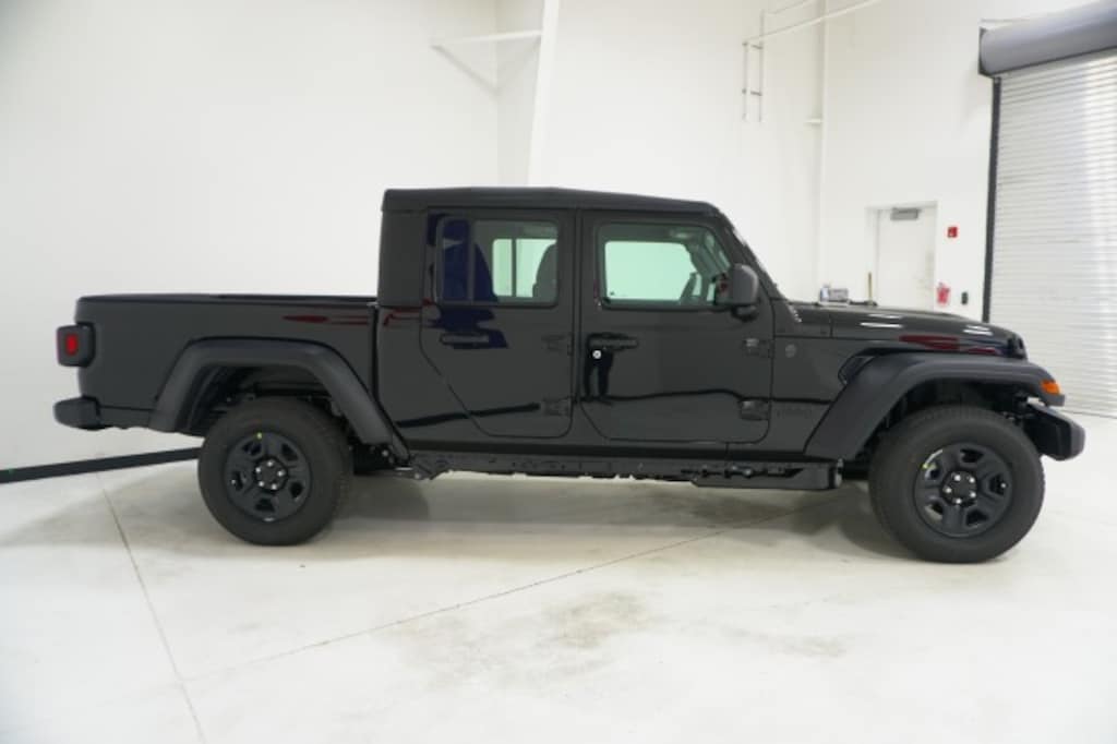 New 2026 Jeep Gladiator SPORT 4X4 Pickup