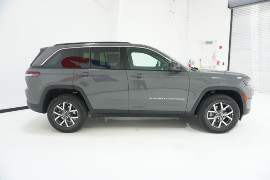 New 2027 Jeep Grand Cherokee Laredo X Sport Utility