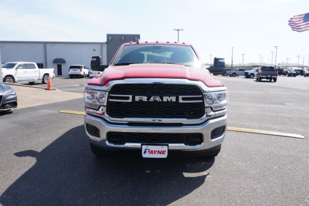 New 2024 Ram 3500 Chassis Cab 3500 TRADESMAN CREW CAB CHASSIS 4X2 60' CA Pickup