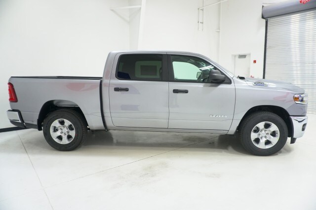 2025 Ram 1500 Tradesman photo 4