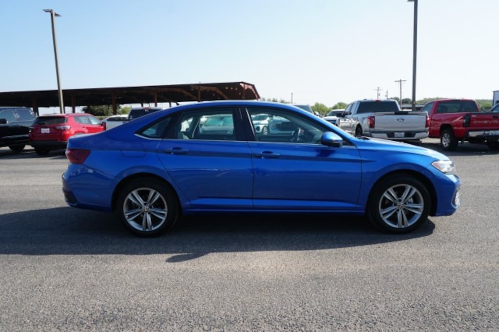 Used 2024 Volkswagen Jetta SE Sedan