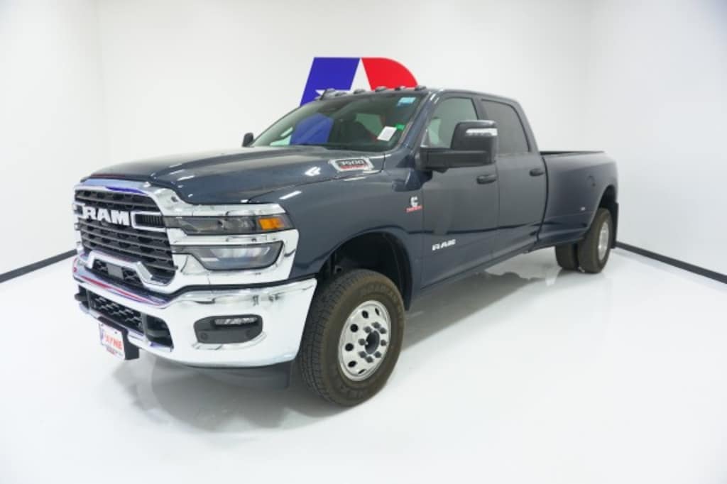 New 2026 Ram 3500 LONE STAR CREW CAB 4X4 8' BOX Pickup