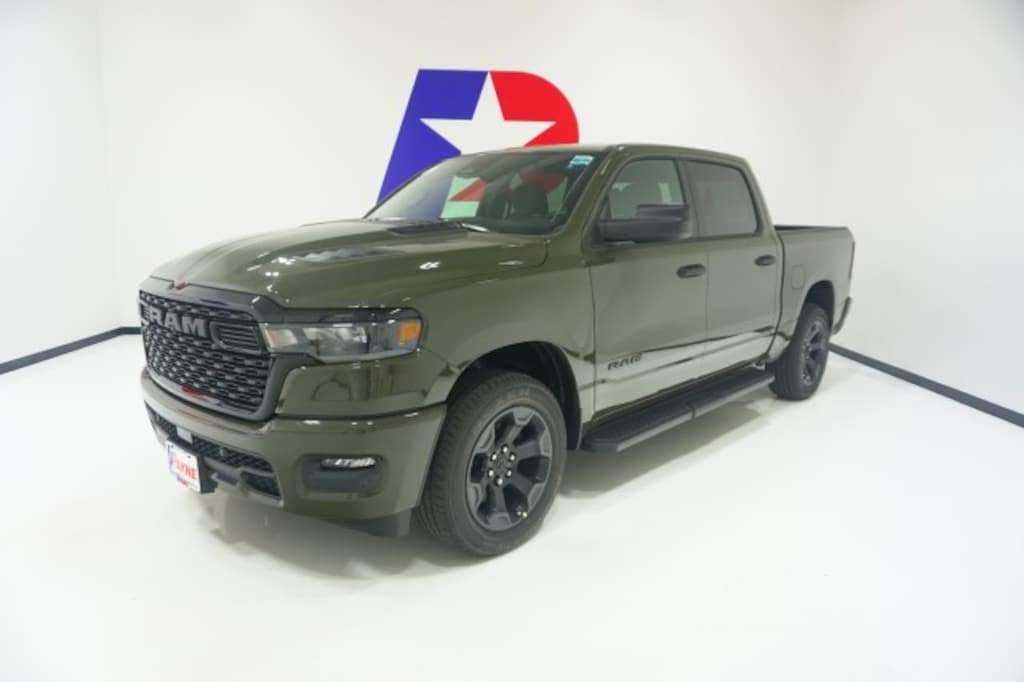 New 2026 Ram 1500 EXPRESS CREW CAB 4X4 5'7 BOX Pickup