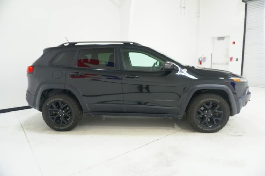 Used 2015 Jeep Cherokee Trailhawk SUV