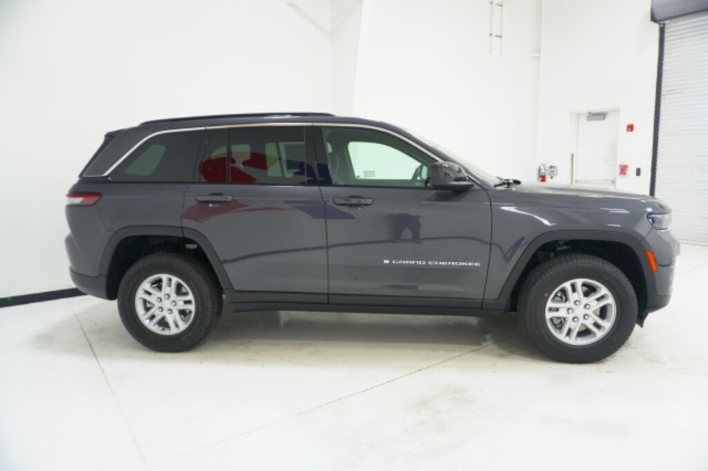 New 2025 Jeep Grand Cherokee LAREDO 4X2 Sport Utility