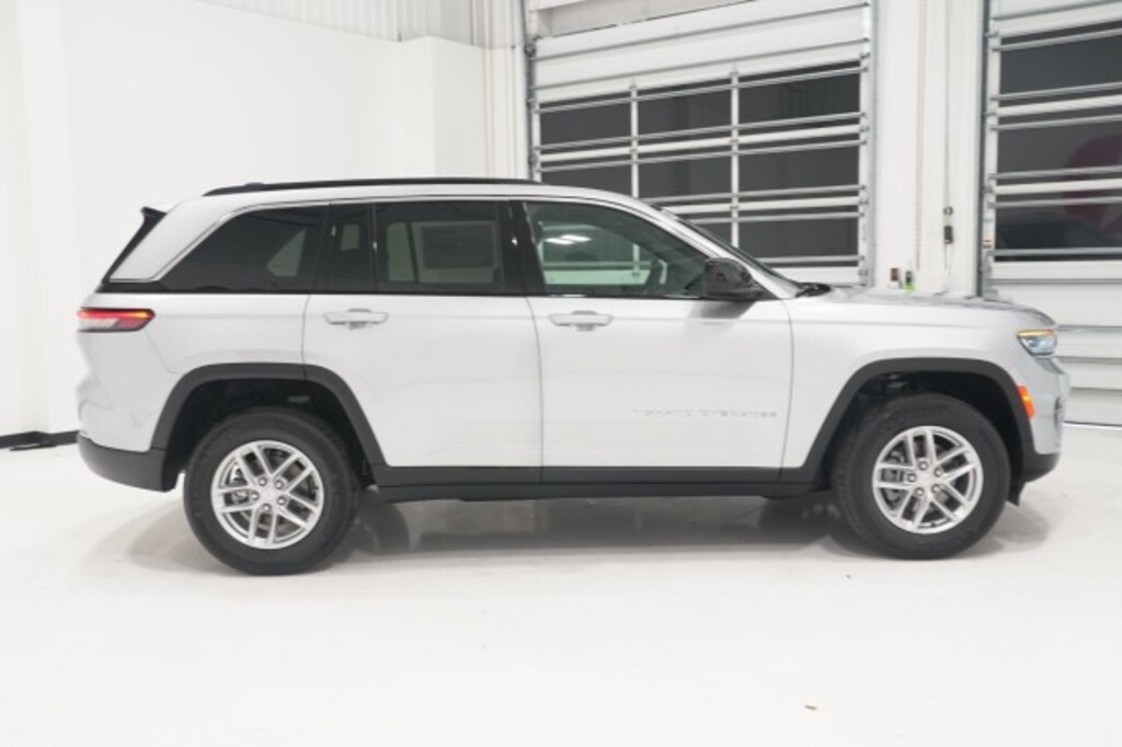 New 2026 Jeep Grand Cherokee LAREDO 4X2 Sport Utility