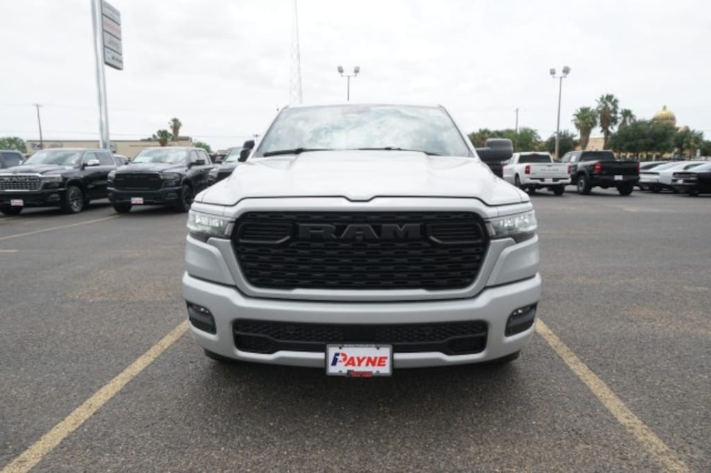 New 2026 Ram 1500 EXPRESS CREW CAB 4X2 5'7 BOX Pickup